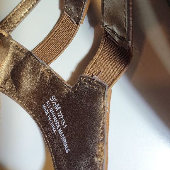 AEROSOLES WEDGE STYLE OPEN TOE ANKLE STRAP SANDAL - Picture 13 of 16